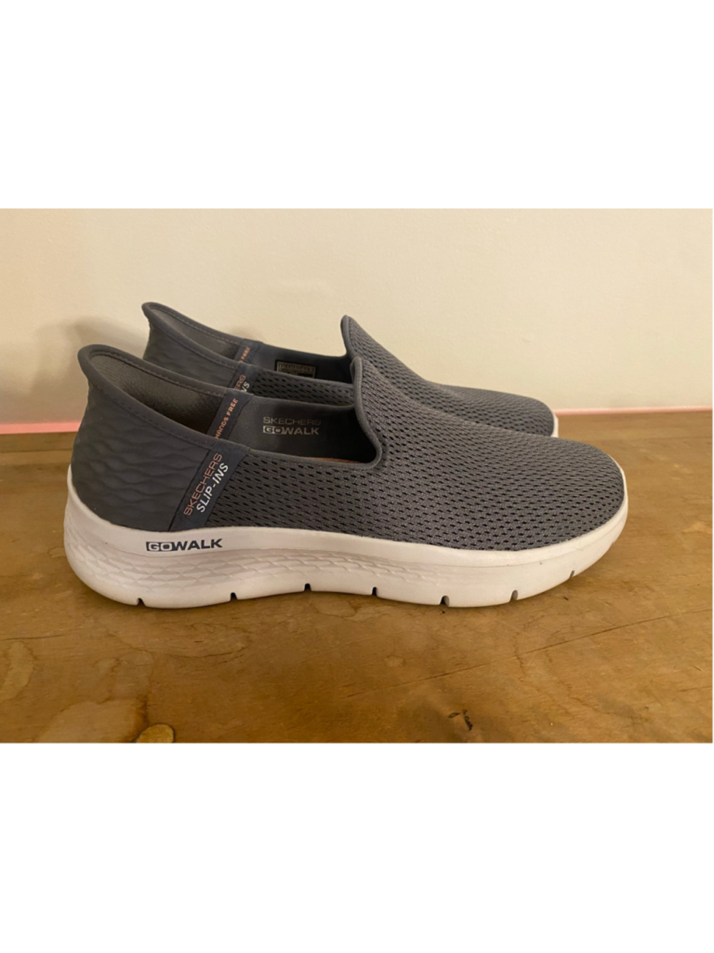 Skechers 9.5 GoWalk Slip-Ins Sneakers Grey White comfort shoes
